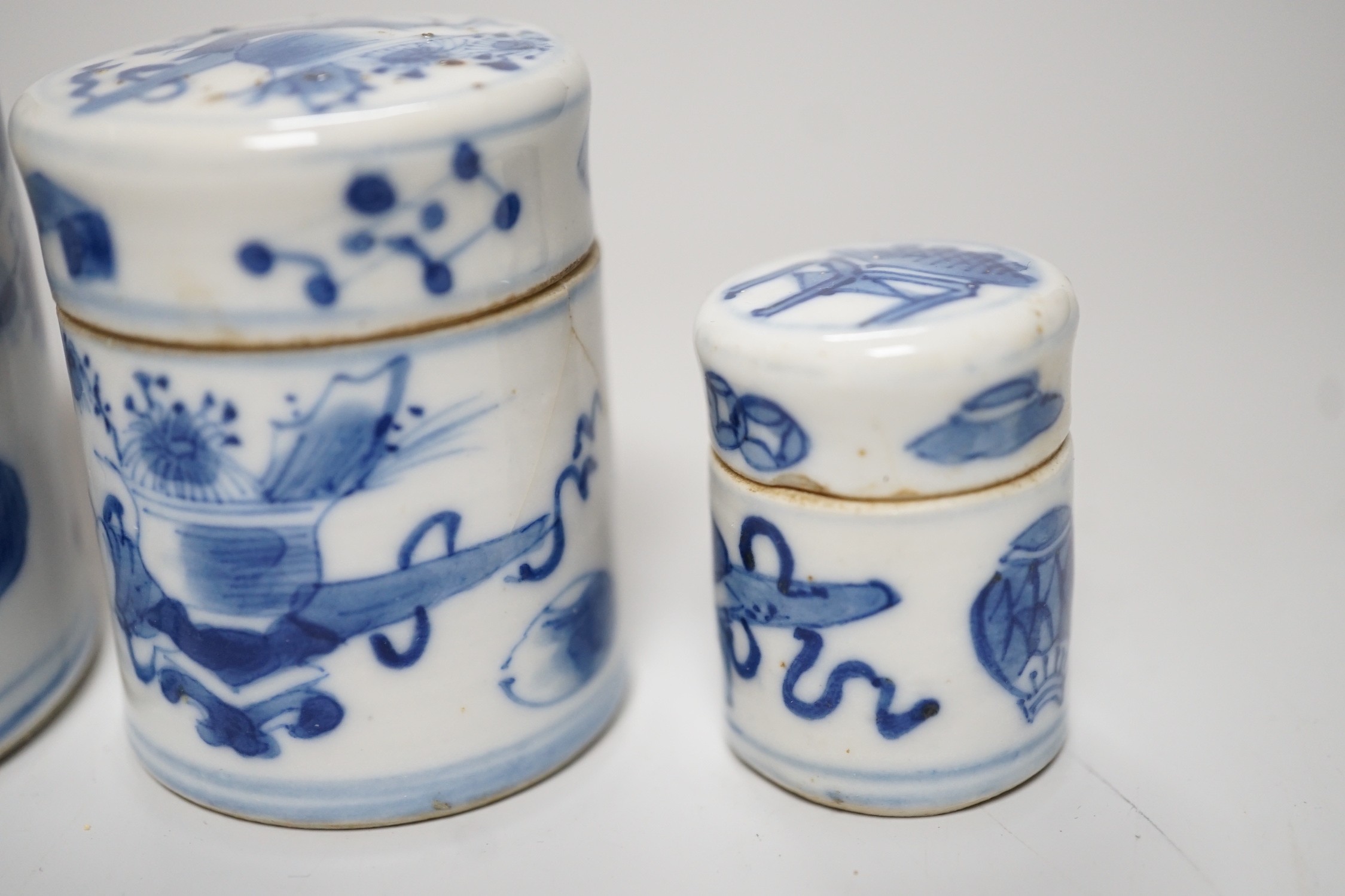 A set of four 19th century Chinese graduated blue and white jars and covers and a small jar with another design (5). Tallest 12cm